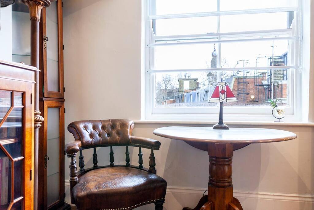 Outstanding Antique 1Br Flat In Soho Leilighet London Eksteriør bilde