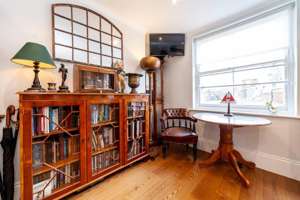 Outstanding Antique 1Br Flat In Soho Leilighet London Eksteriør bilde
